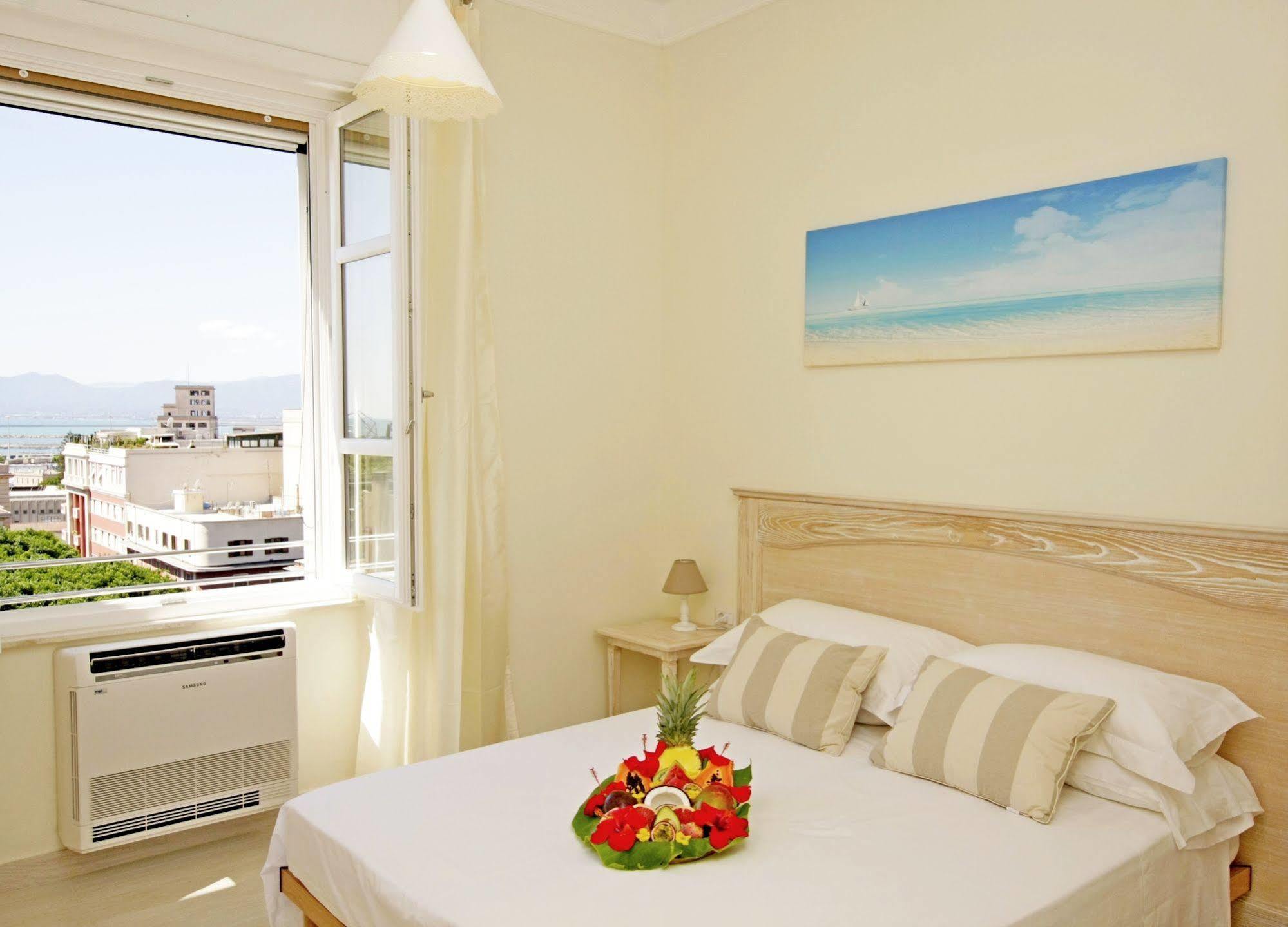 קליארי Brezza Marina Luxury Rooms מראה חיצוני תמונה