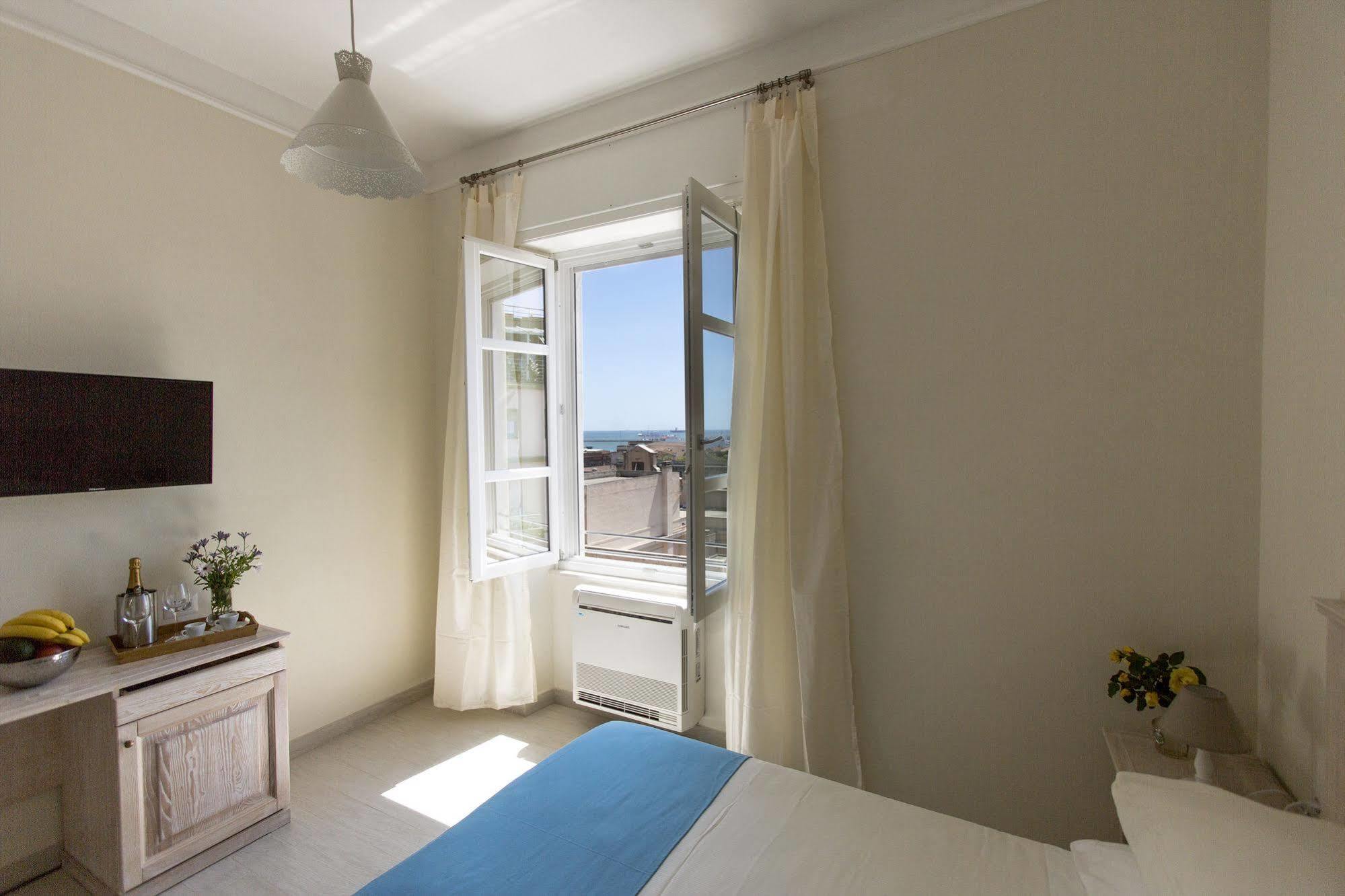 קליארי Brezza Marina Luxury Rooms מראה חיצוני תמונה