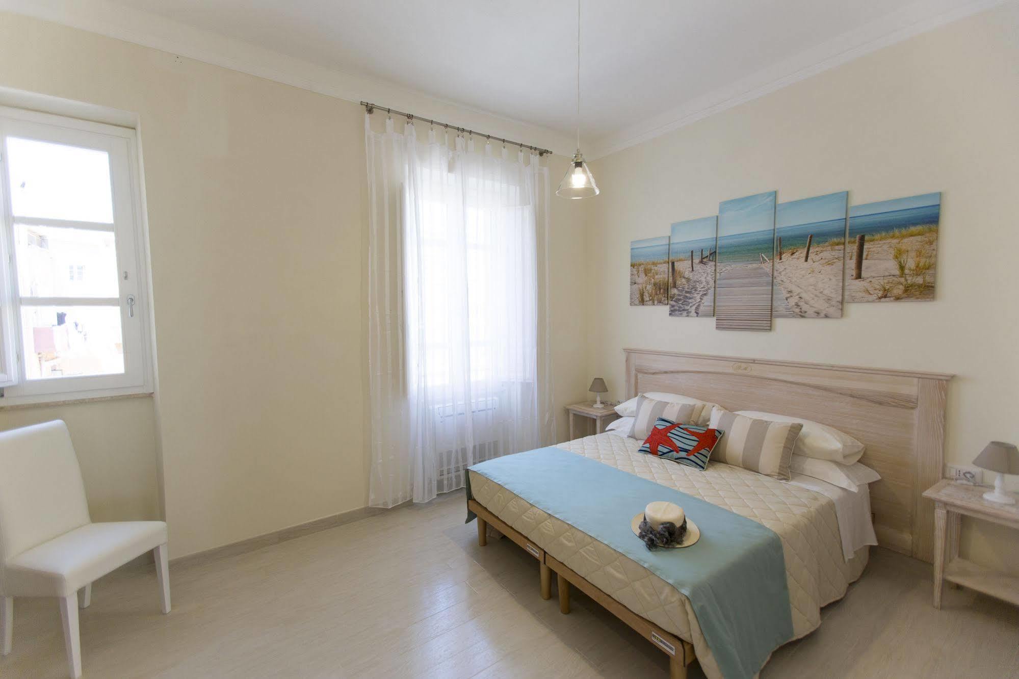 קליארי Brezza Marina Luxury Rooms מראה חיצוני תמונה
