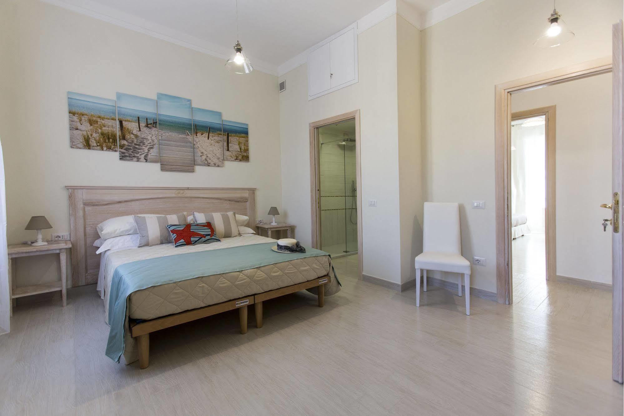 קליארי Brezza Marina Luxury Rooms מראה חיצוני תמונה