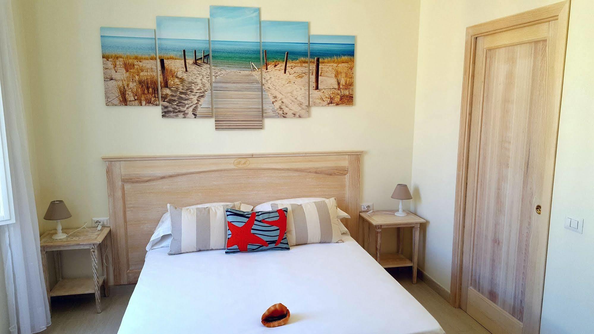 קליארי Brezza Marina Luxury Rooms מראה חיצוני תמונה