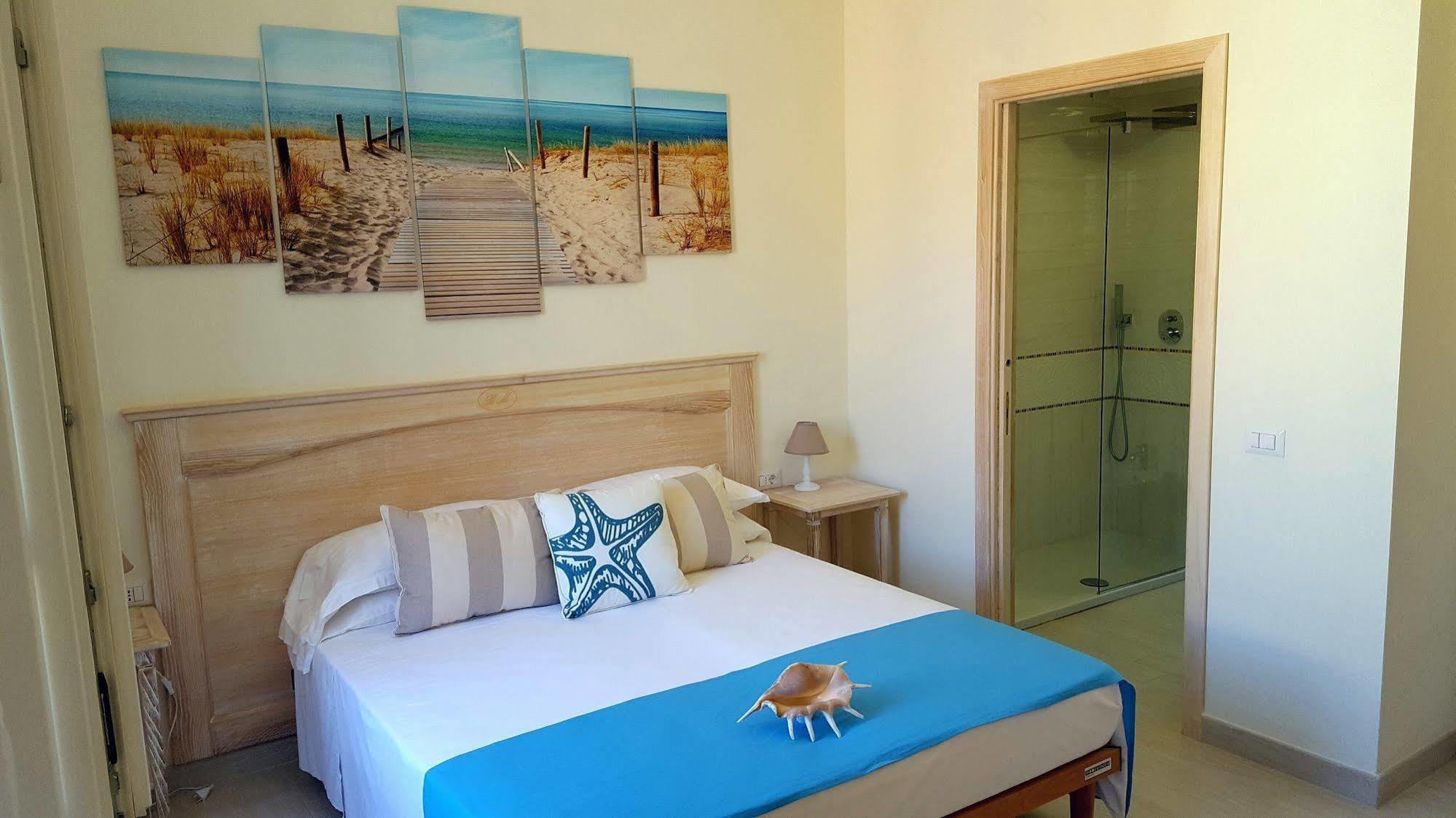 קליארי Brezza Marina Luxury Rooms מראה חיצוני תמונה