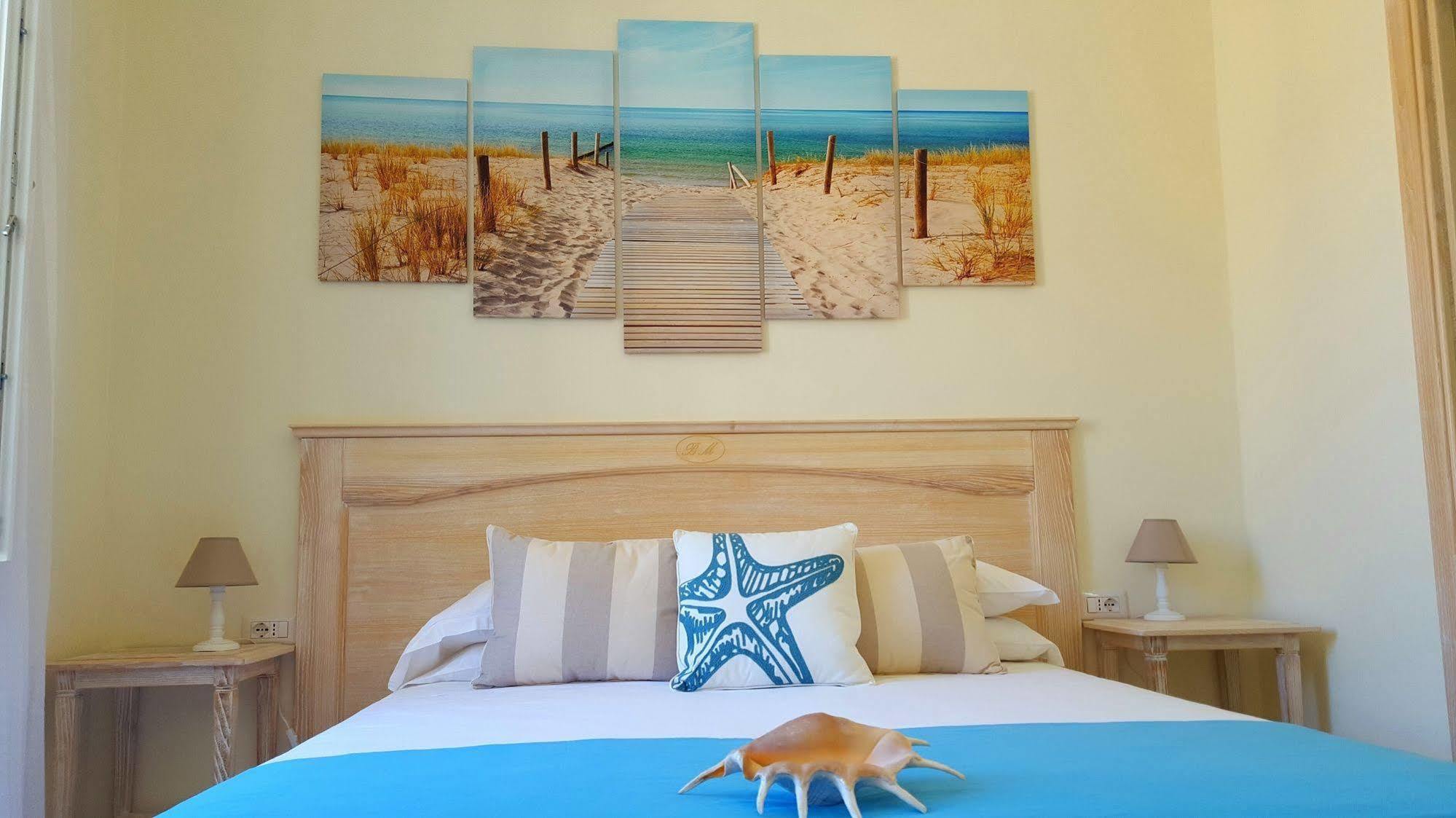 קליארי Brezza Marina Luxury Rooms מראה חיצוני תמונה
